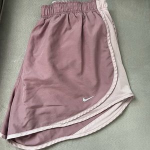 XL Nike mixed between pink/purple color.